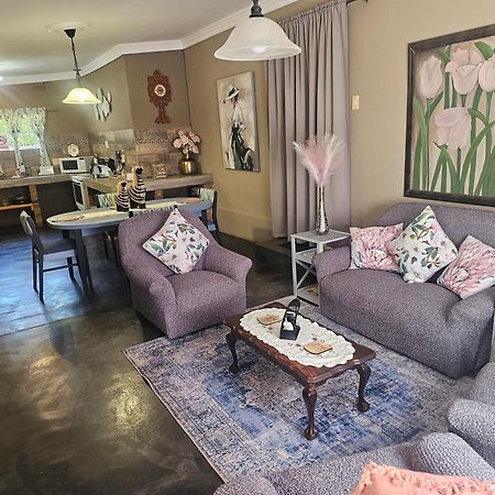 Apricity Inn Louis Trichardt Bagian luar foto