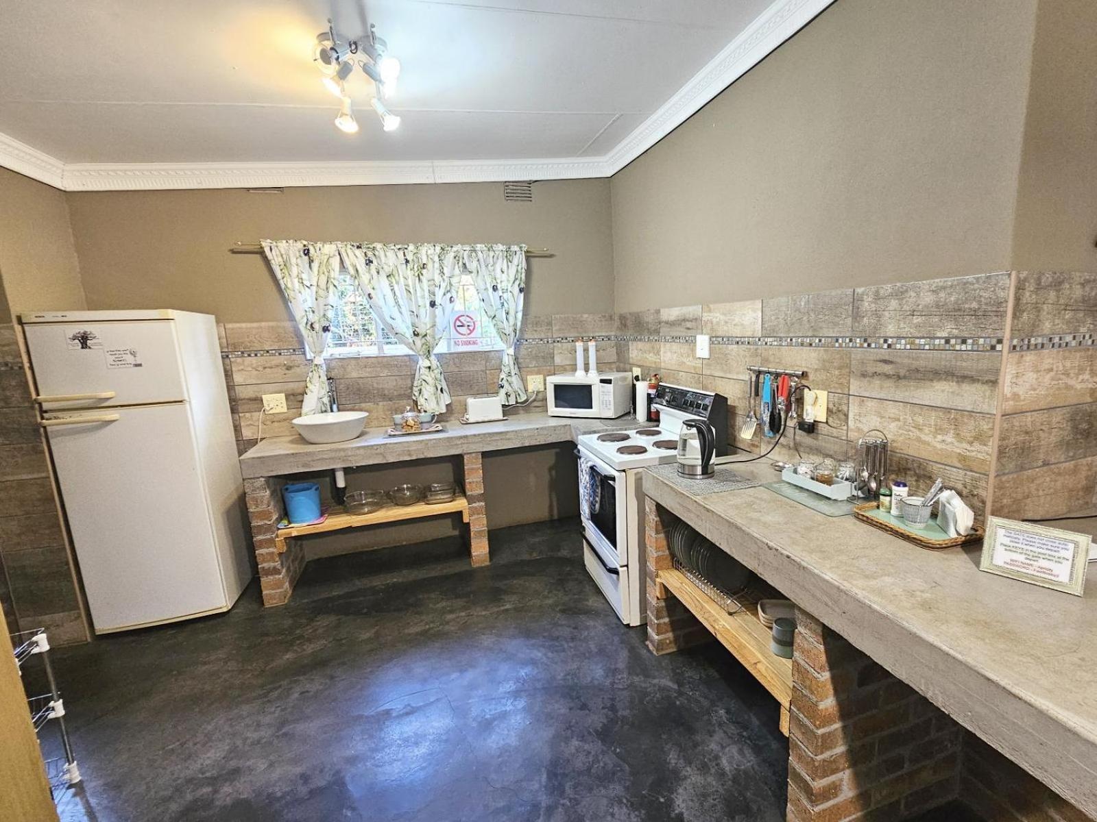 Apricity Inn Louis Trichardt Bagian luar foto